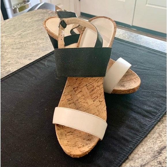 BCBG generation black and creamy white! Cork is for more than wine! 8.5/9sandals - Picture 3 of 4